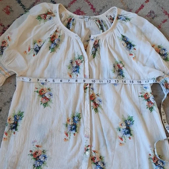 Madewell Floral Smocked Top Buttok Front Small - Picture 2 of 4